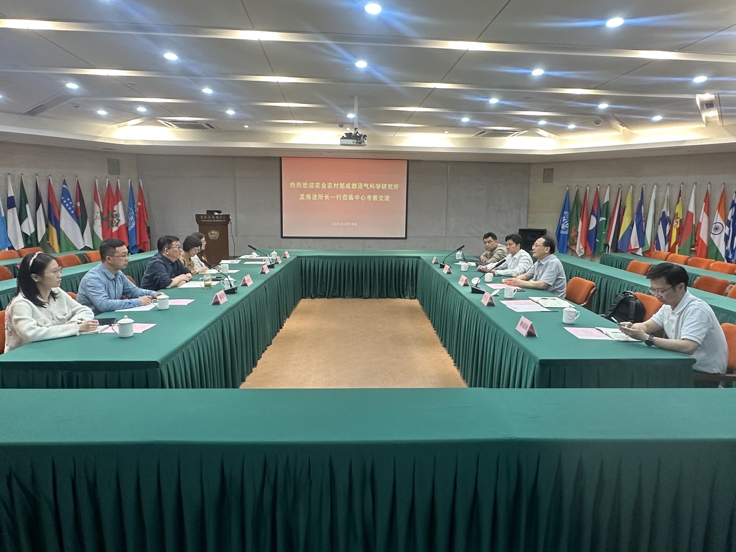 1 国际小水电中心座谈交流.jpg